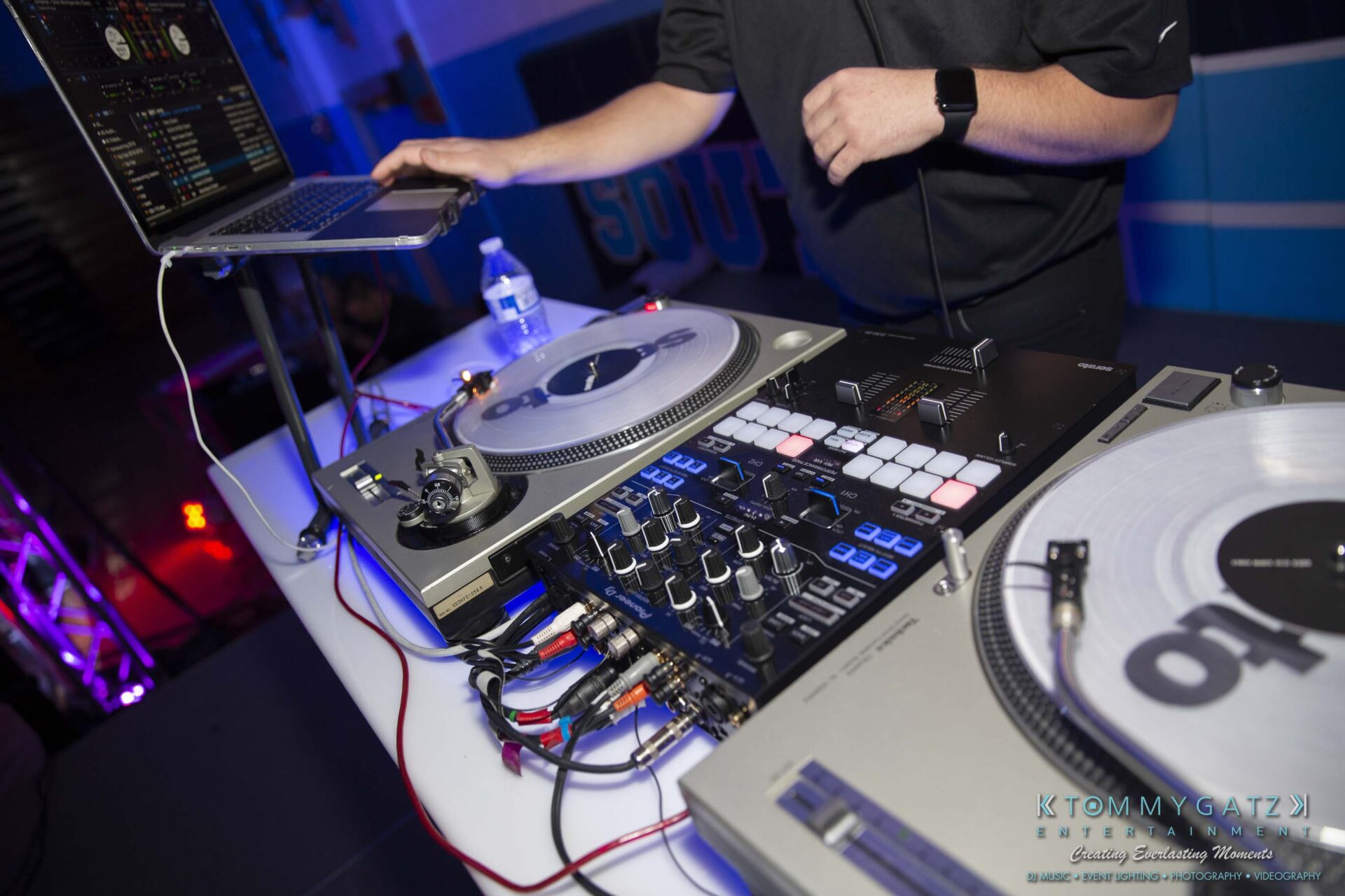 SR-Homecoming-102718-Carl-Low-Res-40 - TOMMY GATZ ENTERTAINMENT DJ operating turntables and a mixer with a laptop in a club setting.
