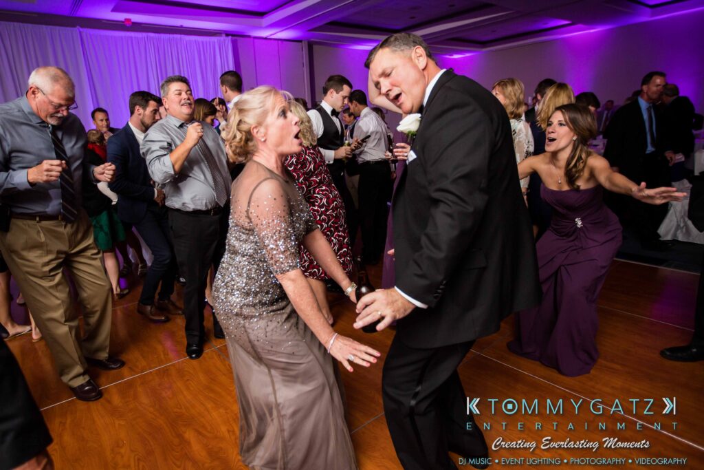 JulieKyleLongWedding11715-848 - TOMMY GATZ ENTERTAINMENT