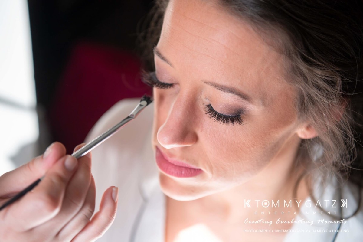 BrittanyDaniel-WEDDING-Highlights-34 - TOMMY GATZ ENTERTAINMENT A woman has eyeshadow applied with a brush.