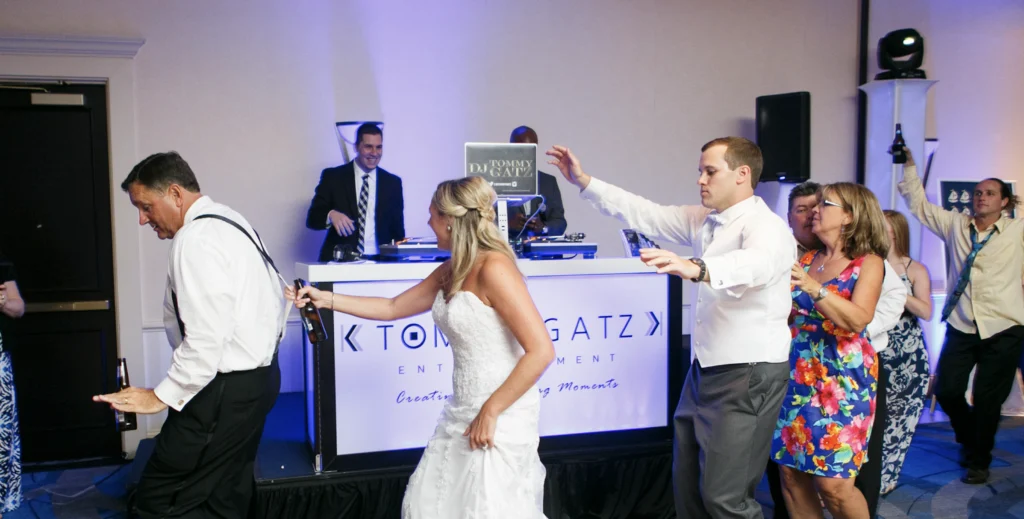 9-DJ-Music-DJ-Services-Replacement-Photo-_-1- - TOMMY GATZ ENTERTAINMENT
